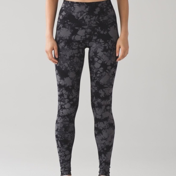 lululemon athletica Pants - LULULEMON High Rise Wunder Under tights Shibori